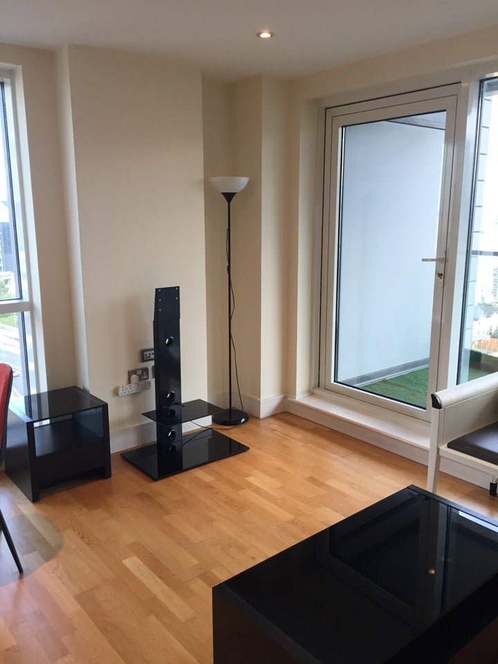 Flat Prestons Road in Greater London