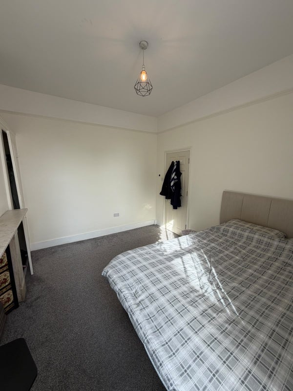 Room Abbeville Road in Greater London
