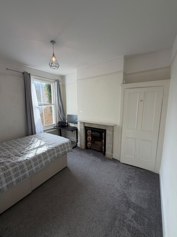 Room Abbeville Road in Greater London