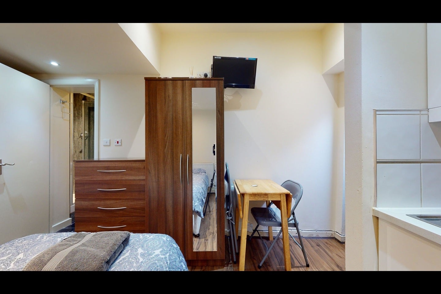Flat Ash Grove in Greater London