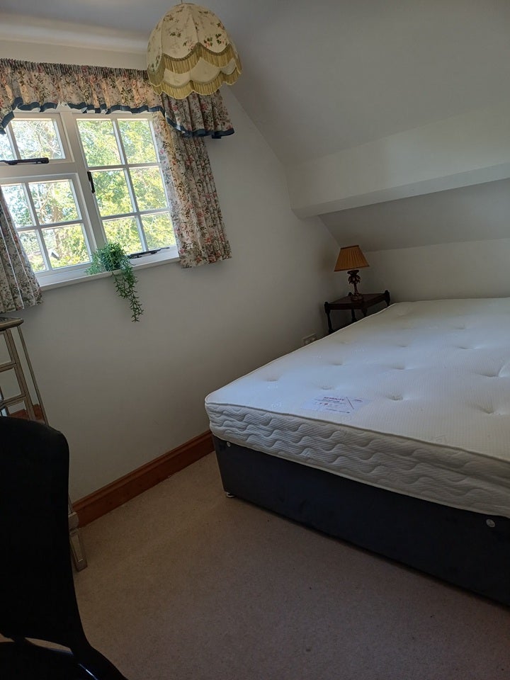 Room Chestnut Walk in Lingfield