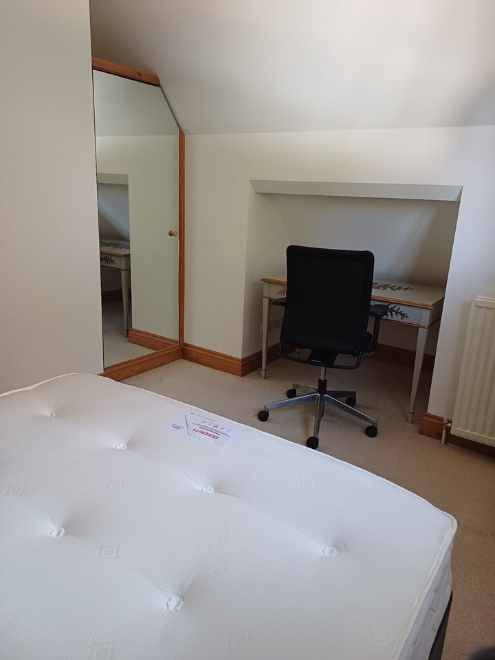 Room Chestnut Walk in Lingfield