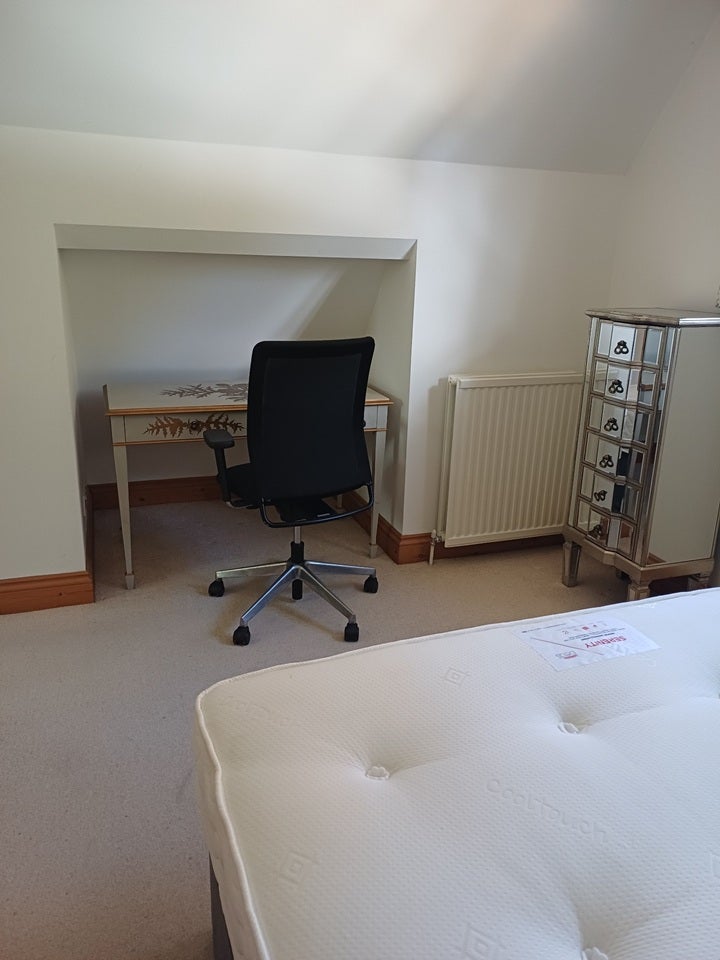 Room Chestnut Walk in Lingfield