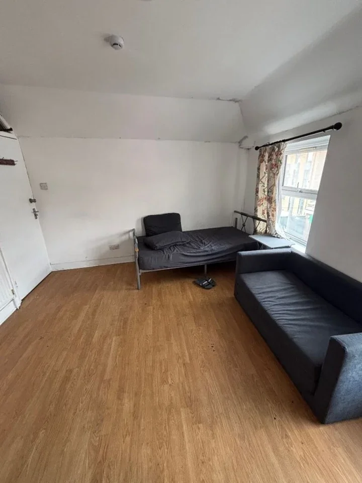 Room High Street in Greater London