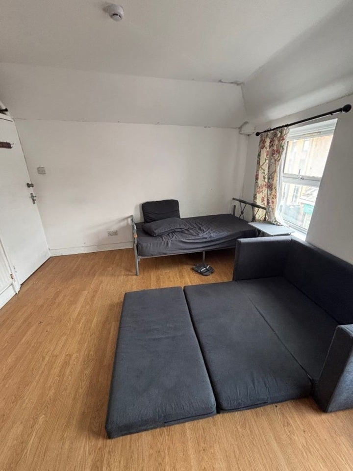 Room High Street in Greater London