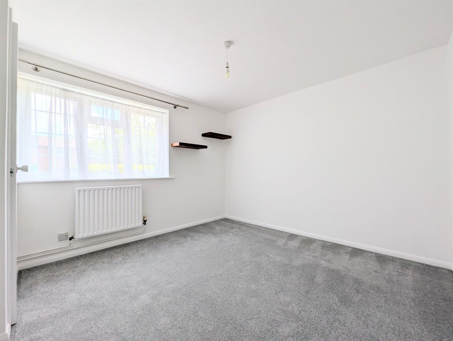 Flat Abbotsbury Court in Horsham
