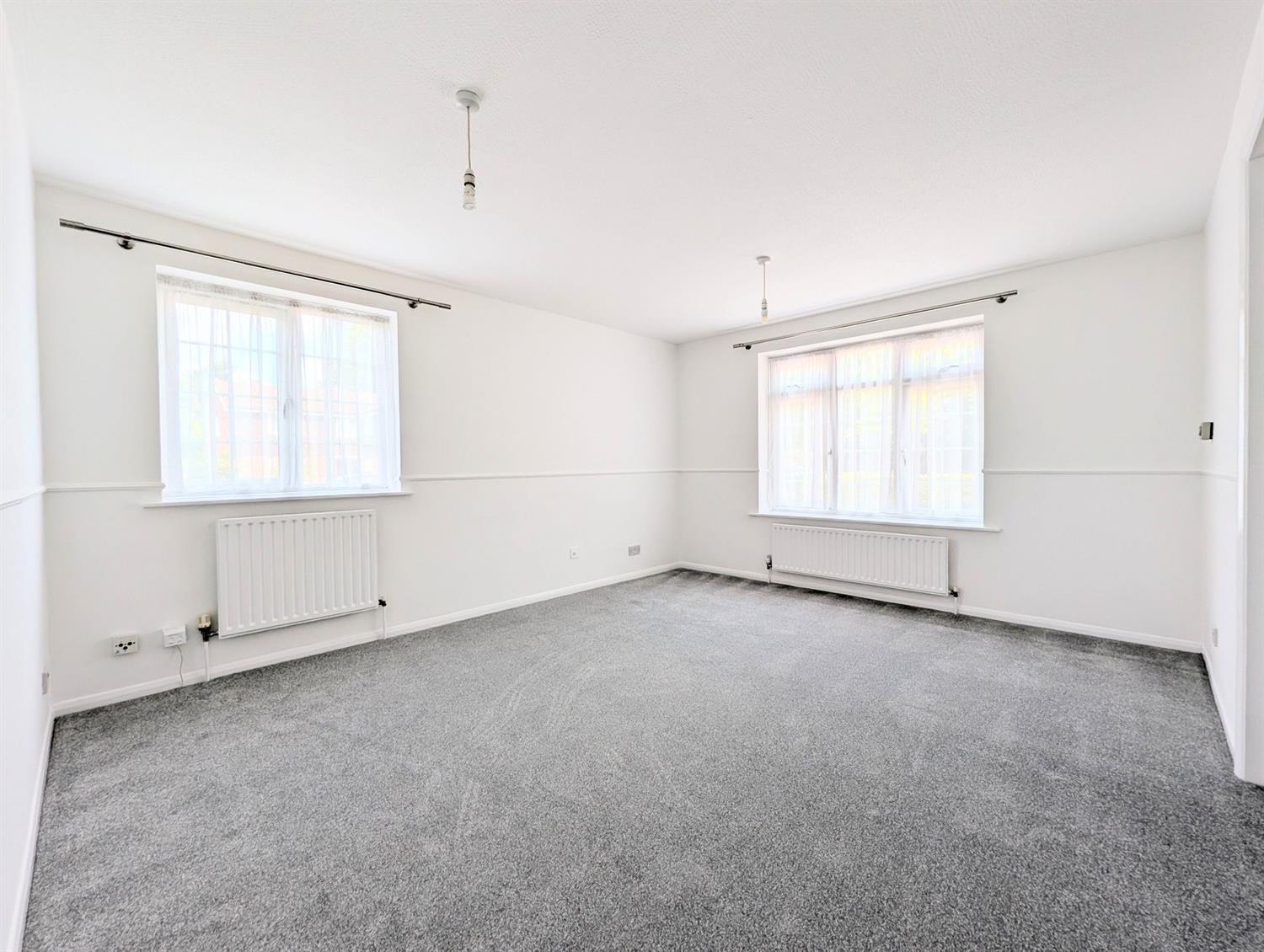 Flat Abbotsbury Court in Horsham