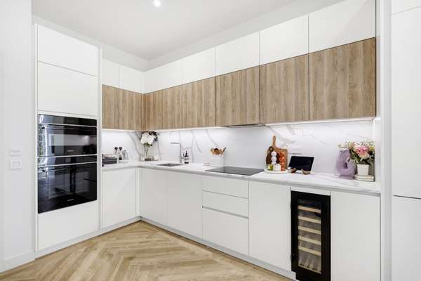 Flat Springfield Drive in Greater London