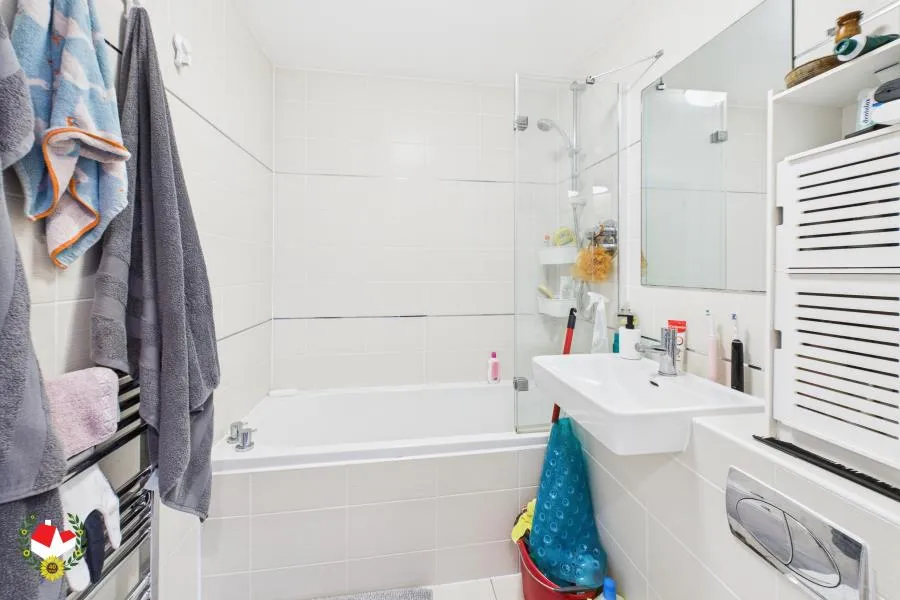 Flat Hanham Road in Bristol