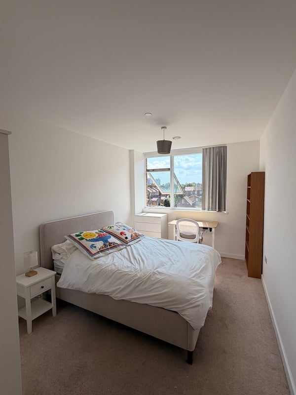 Room Angel Lane in Greater London