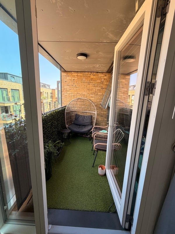Room Angel Lane in Greater London