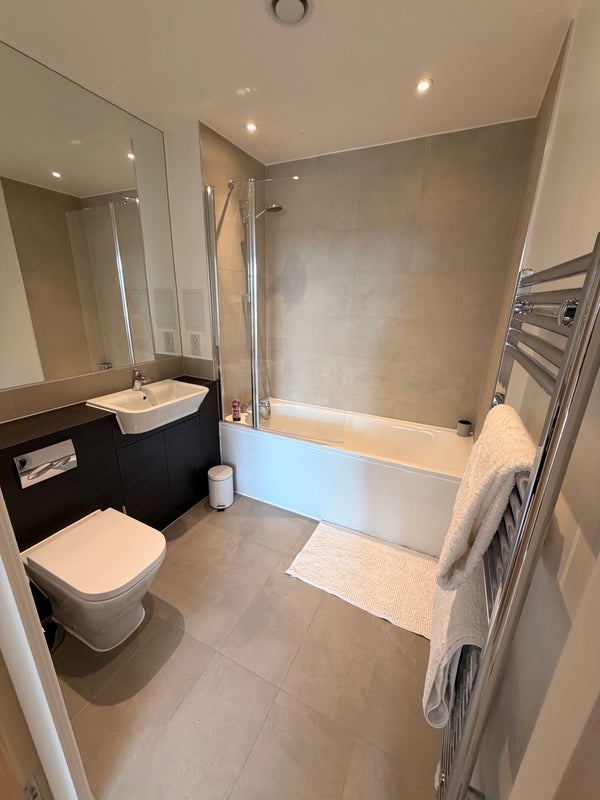 Room Angel Lane in Greater London