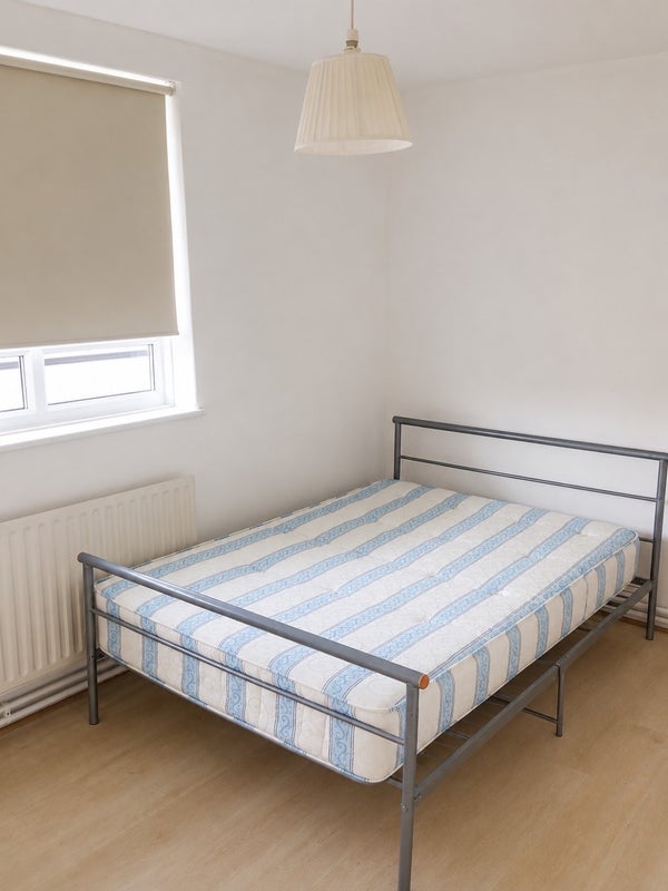 Room Batman Close in Greater London