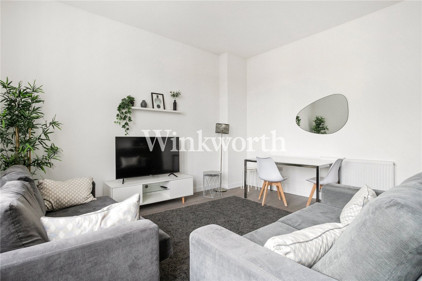 Flat Frobisher Road in Greater London