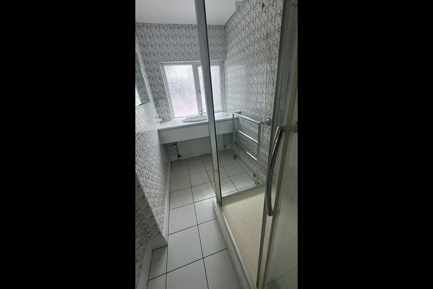 Room Hendale Avenue in Greater London
