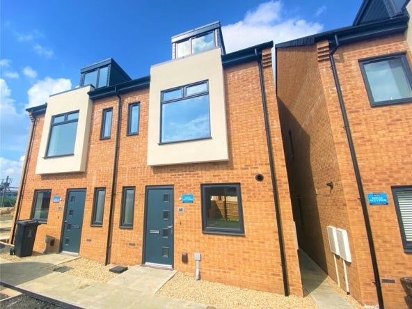 House New Dawn Place in Stratton St. Margaret