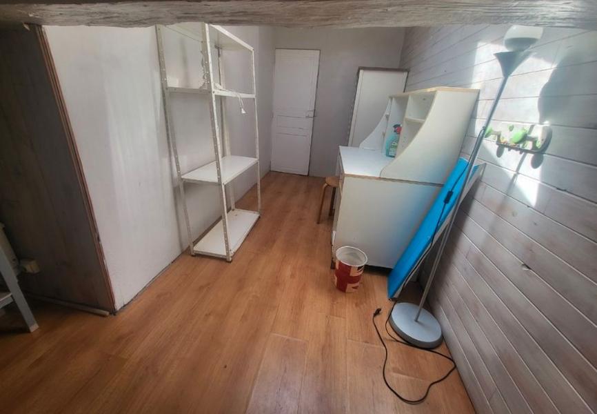 Room Rue des Treilles in Libourne