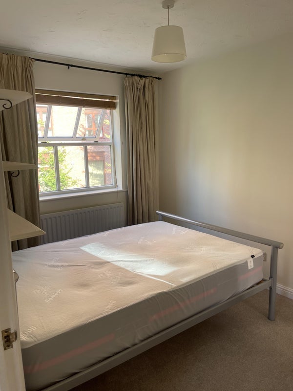 Room Clements Road in Greater London