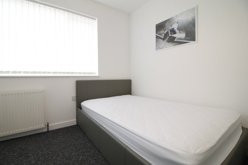 Room Cornwall Road in Coventry