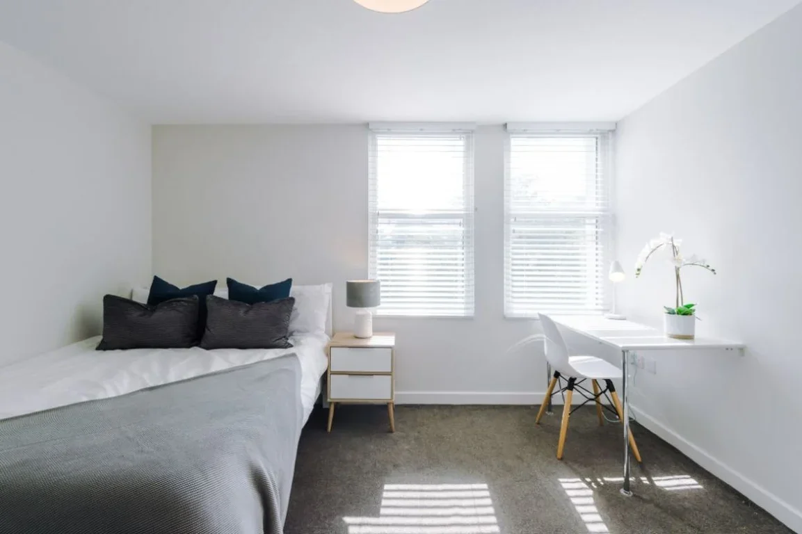 Flat Jesmond Road in Newcastle upon Tyne