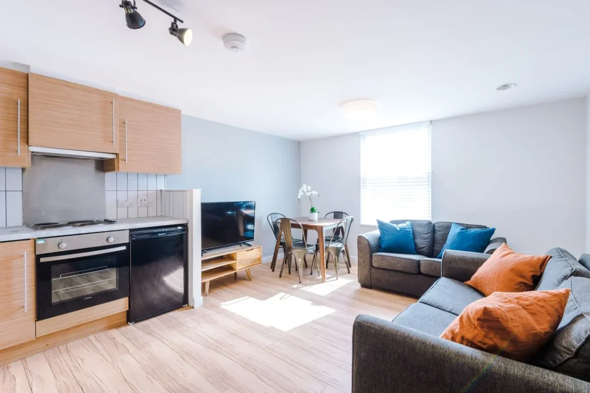 Flat Jesmond Road in Newcastle upon Tyne