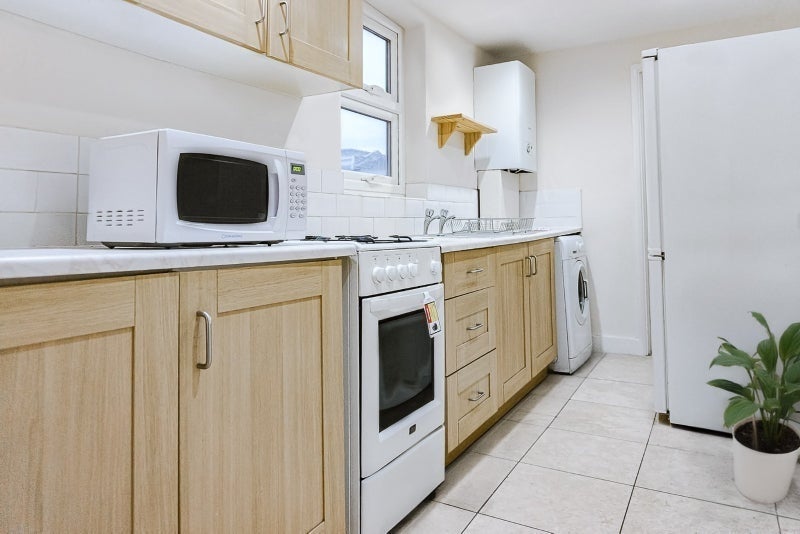 Room Coldharbour Lane in Greater London
