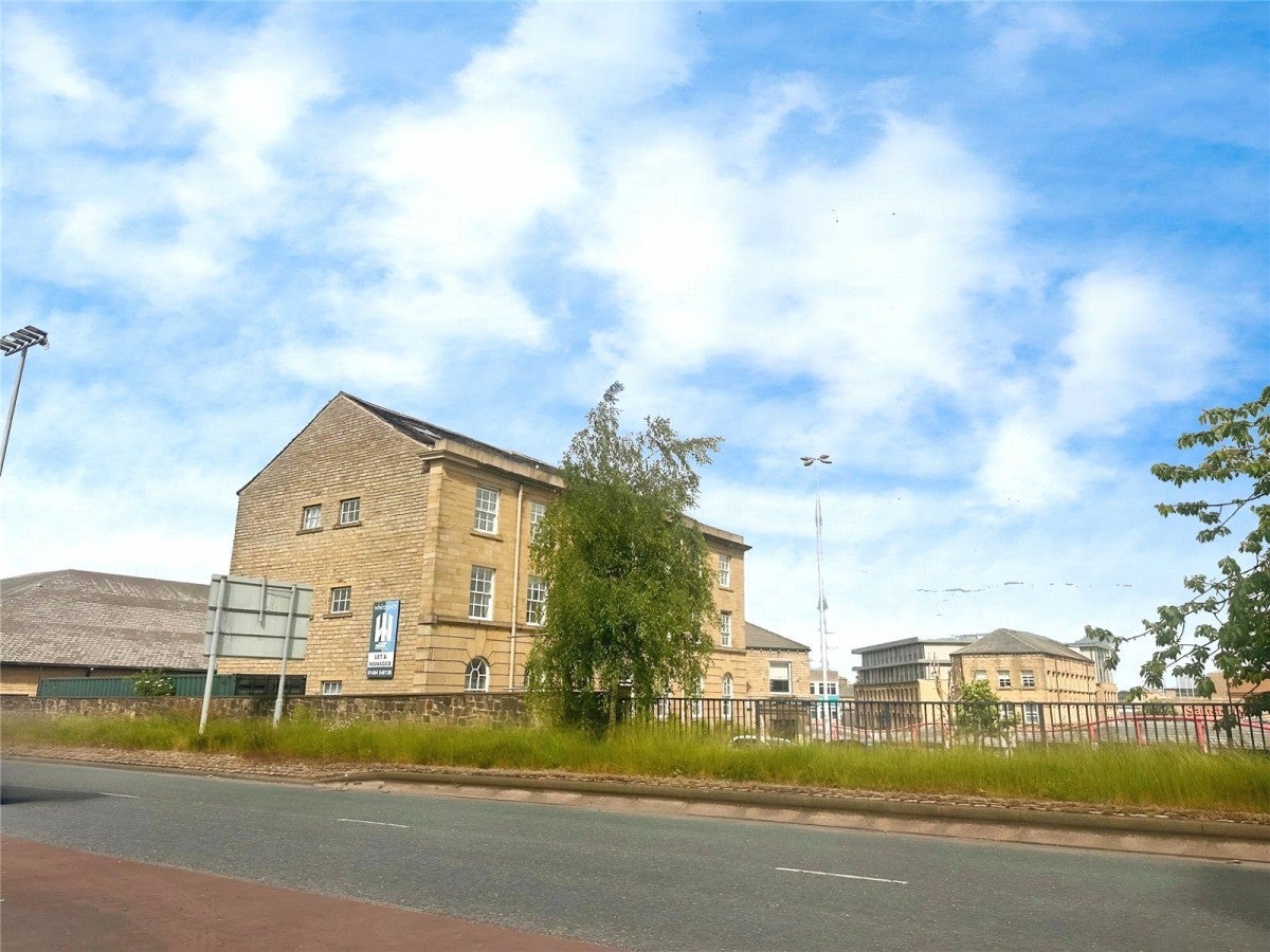 Flat Henry Street in Kirklees