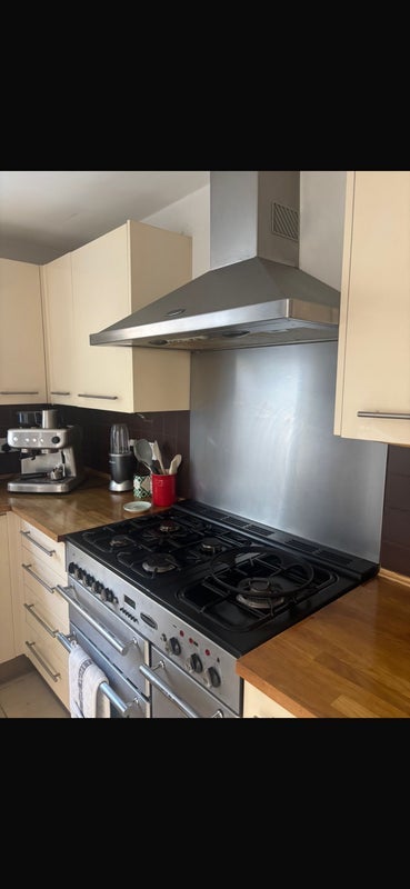 Room Eccles Road in Greater London