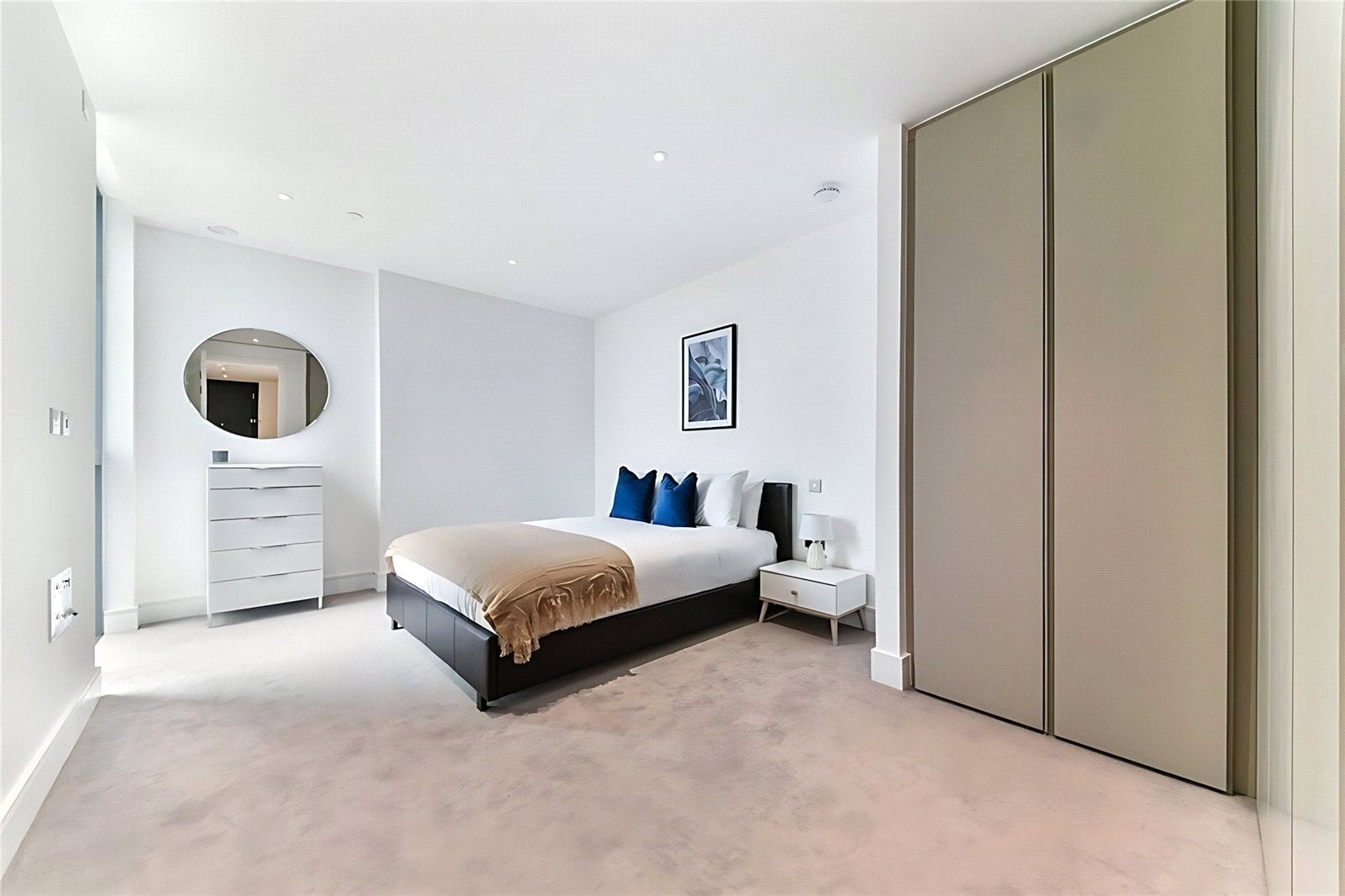 Flat Dingley Road in Greater London