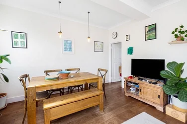Flat Wolsey Road in Greater London