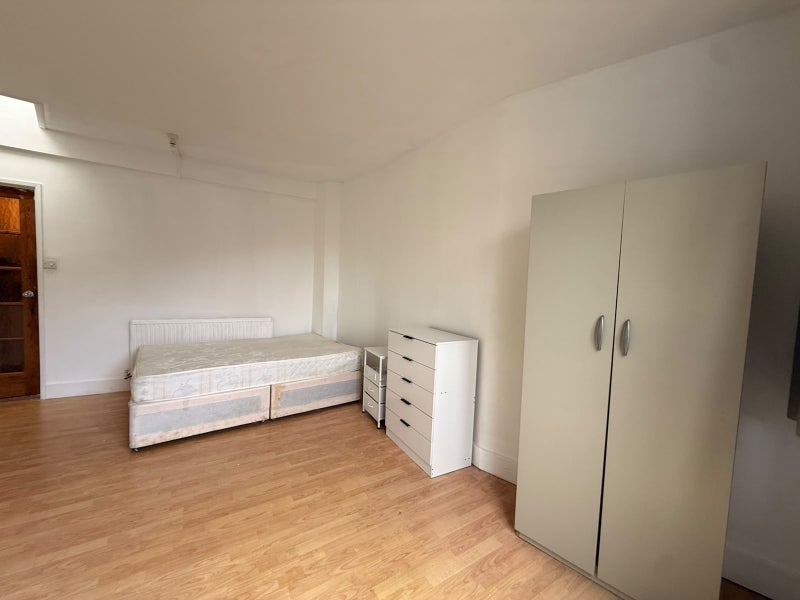 Room Lower Clapton Road in Greater London