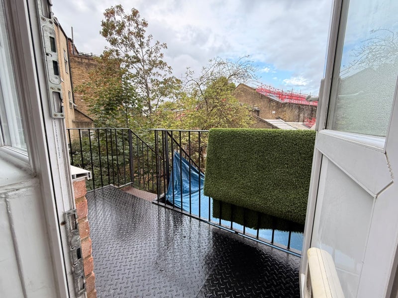 Room Lower Clapton Road in Greater London