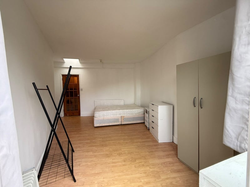 Room Lower Clapton Road in Greater London