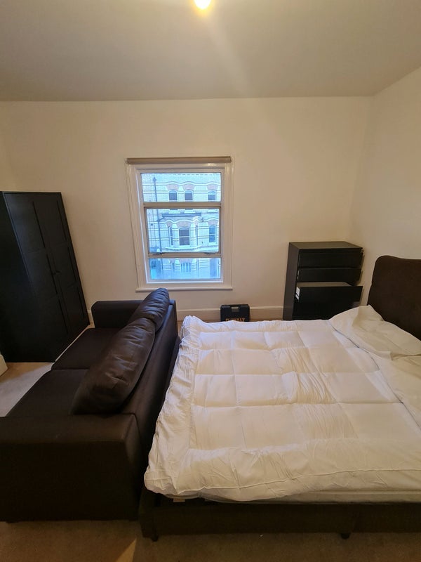 Room Shelgate Road in Greater London
