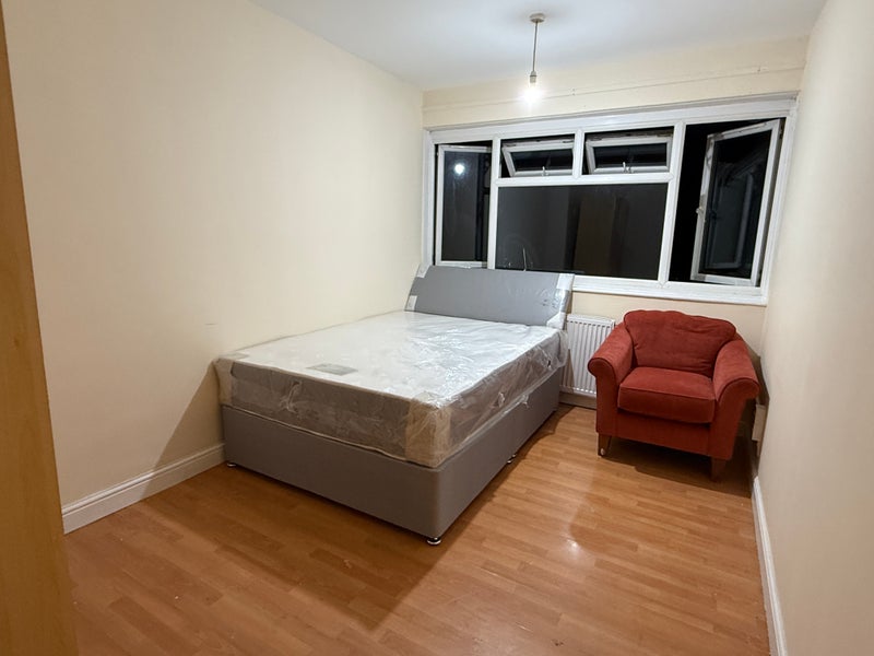 Room Conington Road in Greater London