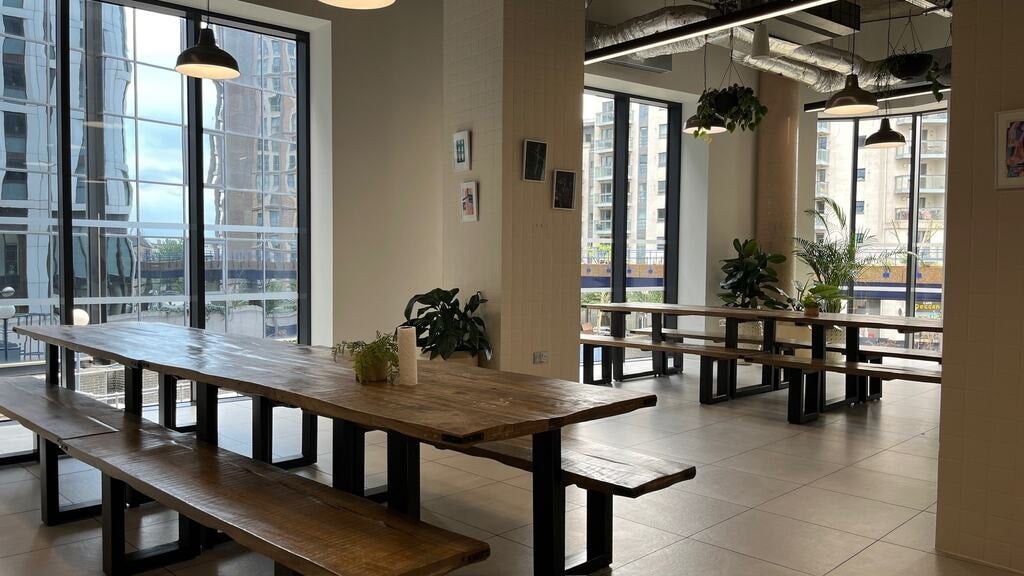 Flat Crossharbour Plaza in Greater London