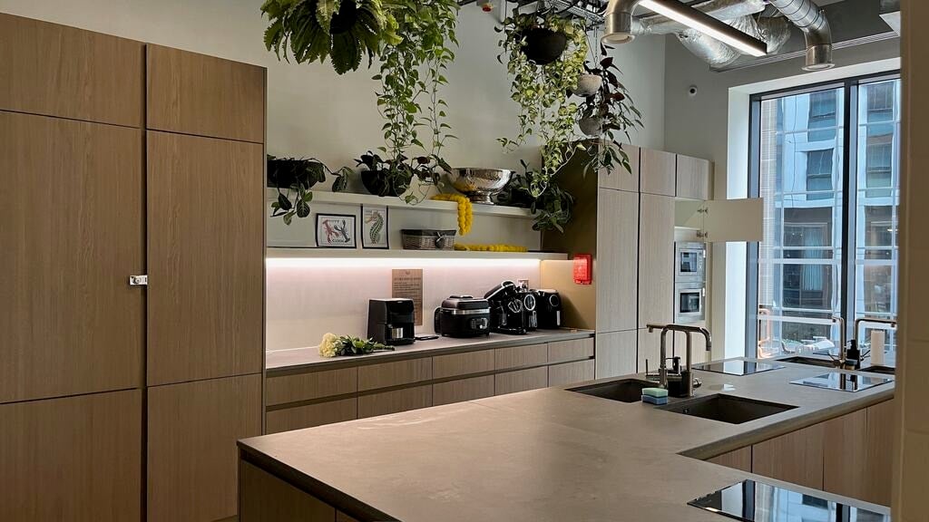 Flat Crossharbour Plaza in Greater London