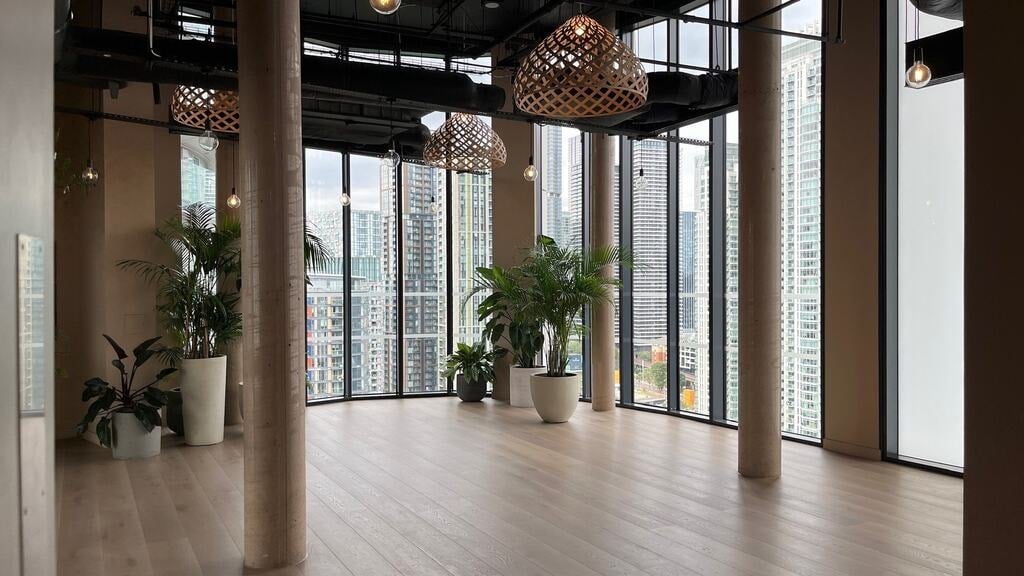 Flat Crossharbour Plaza in Greater London