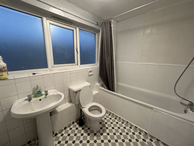 Room Rowland Place in Greater London