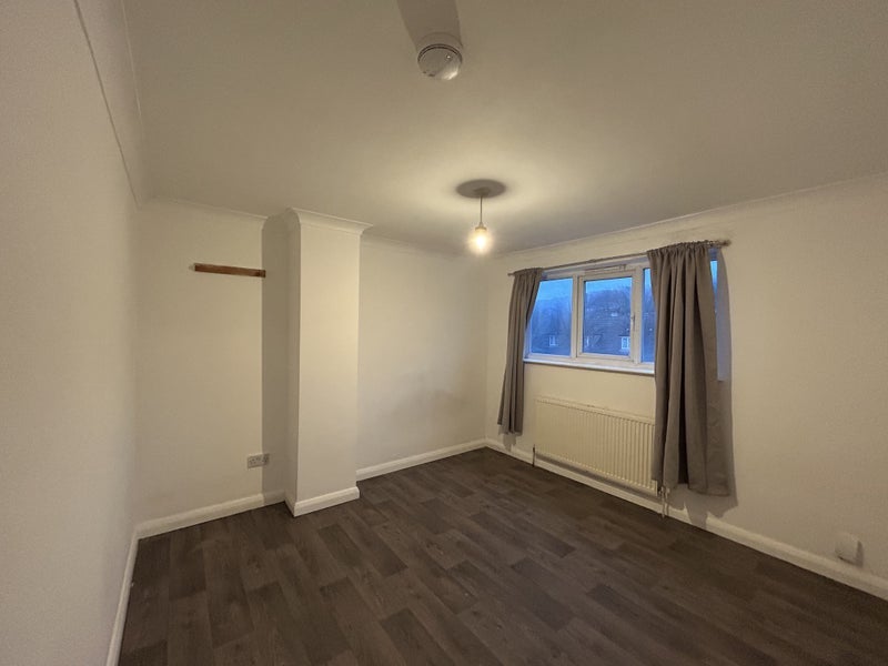 Room Rowland Place in Greater London