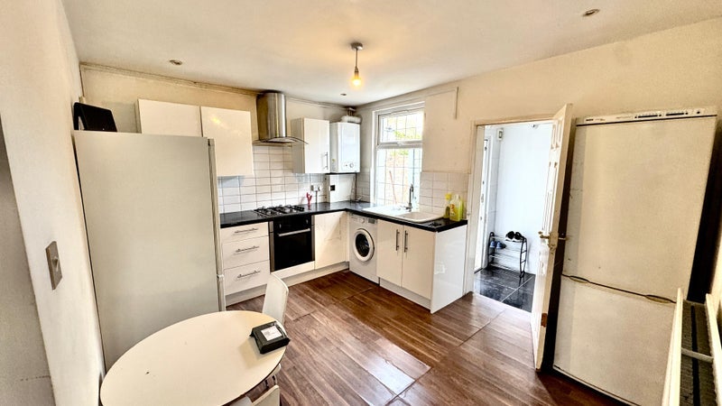 Room Stroud Road in Greater London