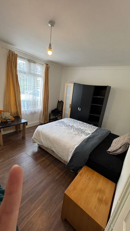Room Stroud Road in Greater London