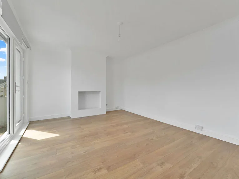 Flat Kingsknowe Road North in City of Edinburgh