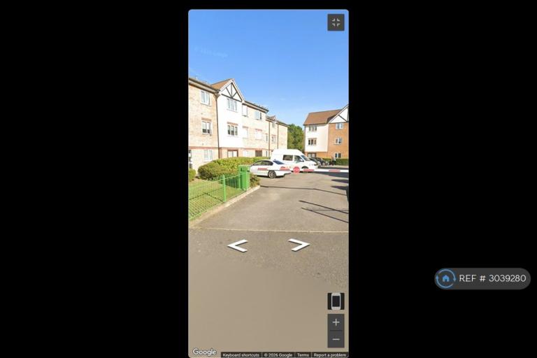 Flat Eagle Drive in Greater London