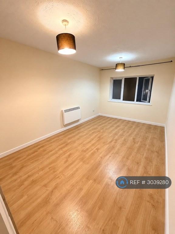 Flat Eagle Drive in Greater London