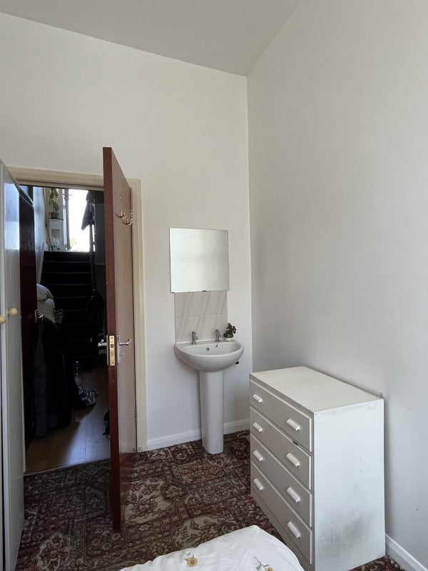 Room Munster Road in Greater London