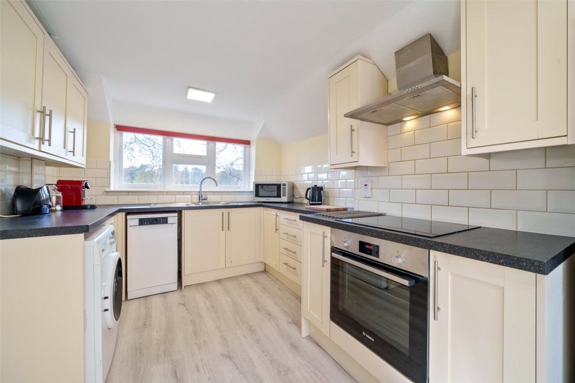 Flat Bagshot Road in Sunningdale
