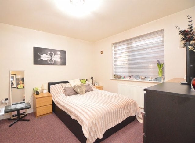 Flat Uxbridge Road in Greater London