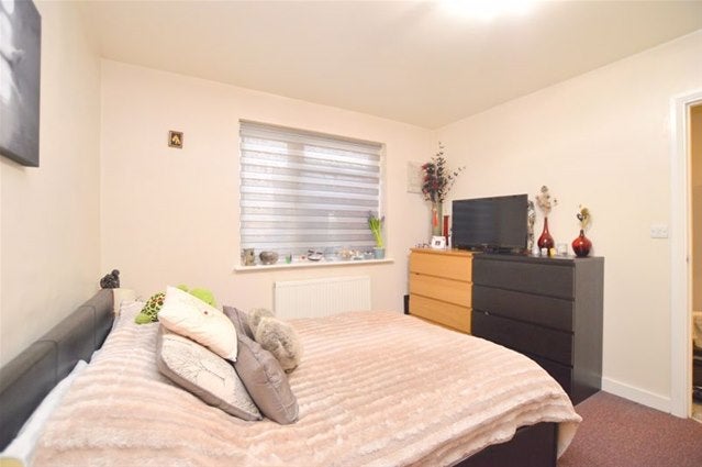 Flat Uxbridge Road in Greater London