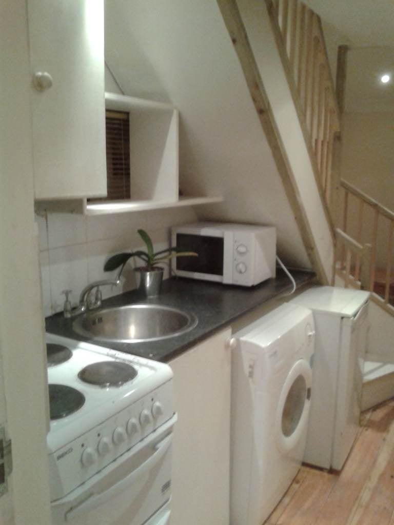 Flat Halston Close in Greater London
